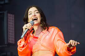 Lorde Debut Two New Songs At U.K. Festival